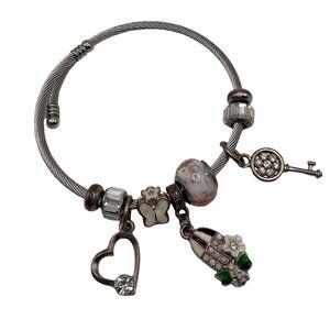 👗5/$25 - Silver Tone Charm Bracelet